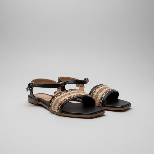 NØIR SÄN Alma Tribal sandalias planas negras con tira tejida de cuentas multicolor estilo boho